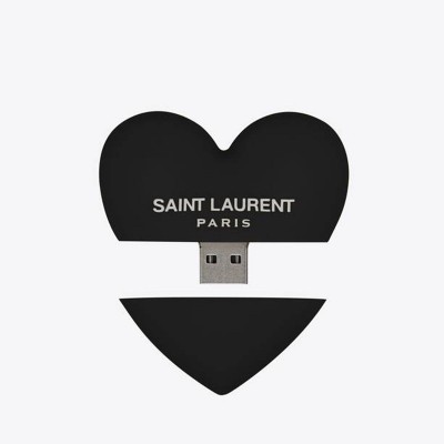 Memorias USB YSL Saint Laurent: donde la elegancia se fusiona con la innovación digital